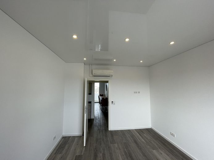 Klimatisierte und Vollständig renovierte Wohnung mit 3 Zimmern, Balkon und Einbauküche in Düsseldorf – Foto 15