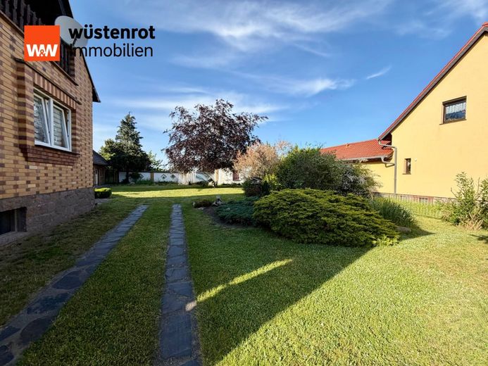 Gepflegtes Familienidyll mit großem Garten, Nebengelass und moderner Wärmepumpe – Garten