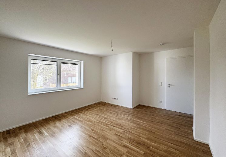 First occupancy after complete renovation: Spacious 3-room apartment with balcony in Munich-Trudering - Unit 5 – Schlafzimmer