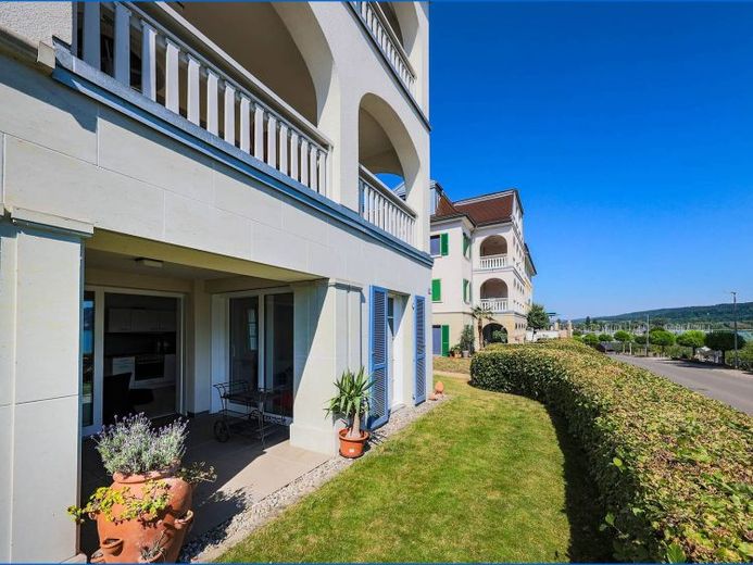 Bodman con vistas al lago: fantástico apartamento de 1,5 habitaciones
con terraza, ascensor, plaza de garaje subterránea, bodega y cocina equipada – Foto 1