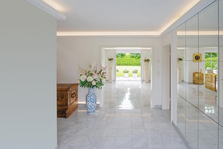 Luxuriöse Marmorvilla am Leading Golf Club Seddiner See - Landhausvilla vor den Toren Berlins – Empfang und Wohnsalon