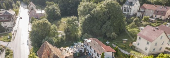Mieszkanie na jednym poziomie! Dom główny z ogrodem zimowym, 3 garaże i ogromna działka