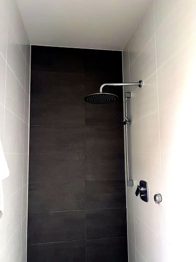 Modernes Neubau-Apartment mit großzügigem Balkon / Berlin-Stralau – Dusche