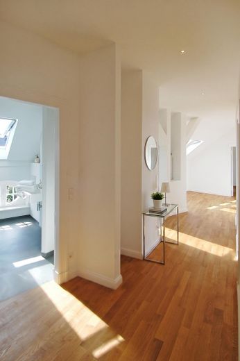 Vivienda moderna con apariencia histórica - Piso en propiedad completamente renovado - directamente del propietario – Diele - virtuell möbliert