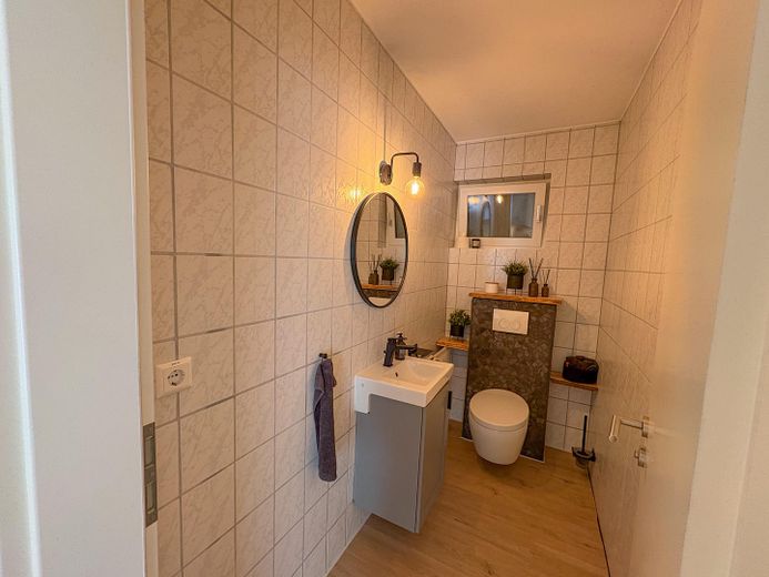 Provisionsfrei - Wohnen wie im eigenen Haus: 120m² mit Garten, Traum-Weitblick & Wellness-Faktor – WC