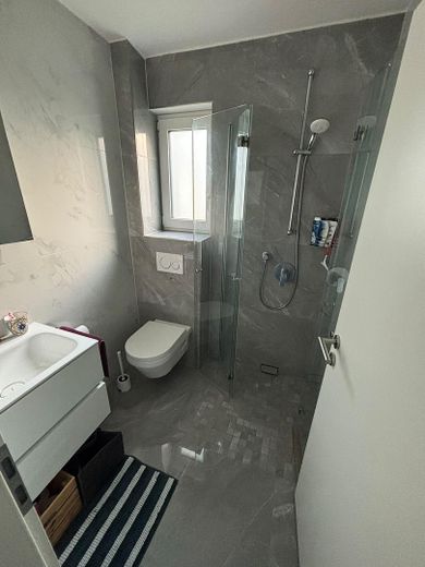 Beautiful 1-room apartment "for rent to students only" – Badezimmer