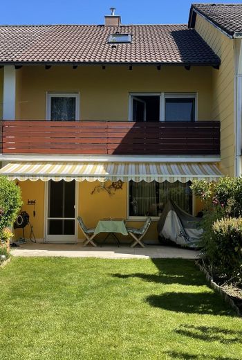 Gepflegtes und umfassend saniertes Reihenmittelhaus in Kirchseeon – sofort bezugsfrei – Hausansicht