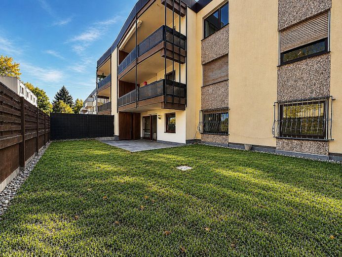 Ffm-Sachsenhausen: seltene Gelegenheit! 3 ZKB im EG, 93m² mit großer Terrasse + 75m² Grünfläche! – Grünfläche