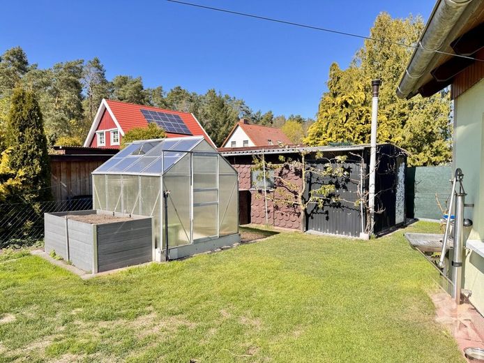 HORN IMMOBILIEN + Einfamilienhaus mit Einbauküche, Doppelgarage und Keller in Krugsdorf bei Pasewalk – Garten