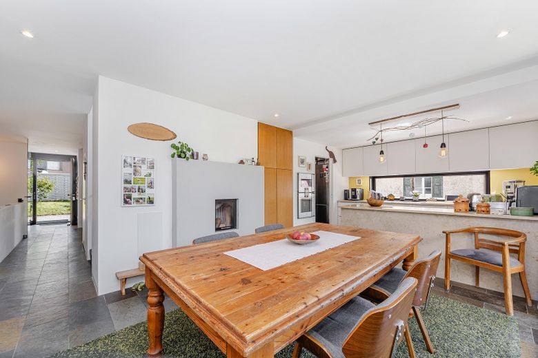 Villa esclusiva con vista sulle Alpi e sul lago, dotazioni di lusso e ampie terrazze – Esszimmer mit Kamin