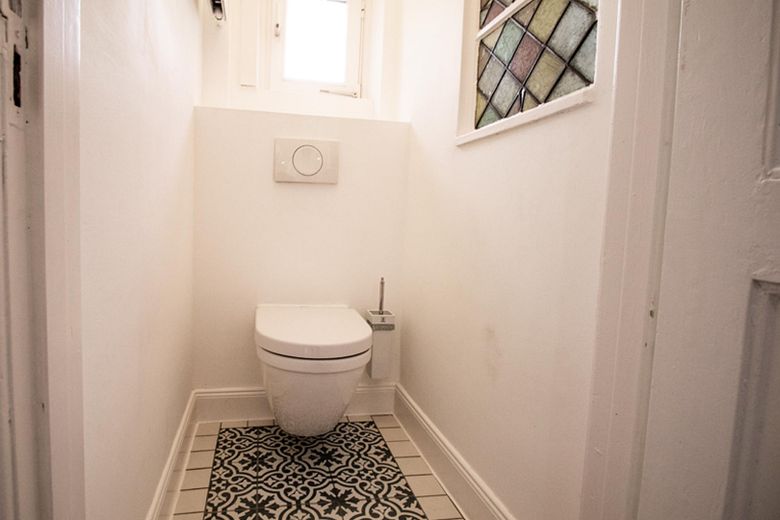 Historische Rotklinkervilla – kernsaniert mit optionalem Baugrundstück – Gäste WC
