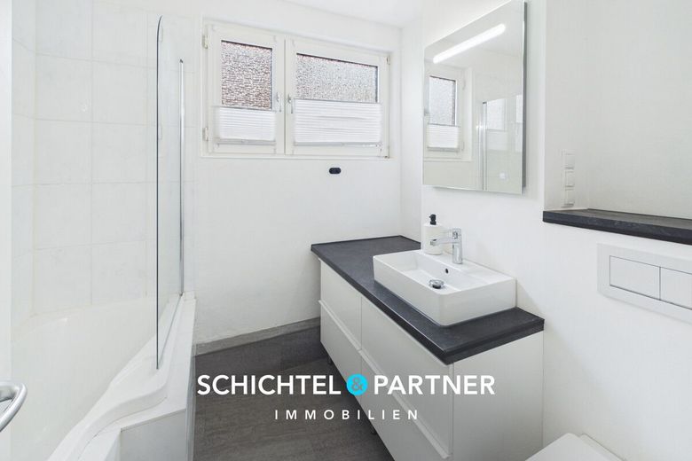 Neustadt | Modernisierte Eigentumswohnung mit Einbauküche und Balkon – S&amp;P | Badezimmer