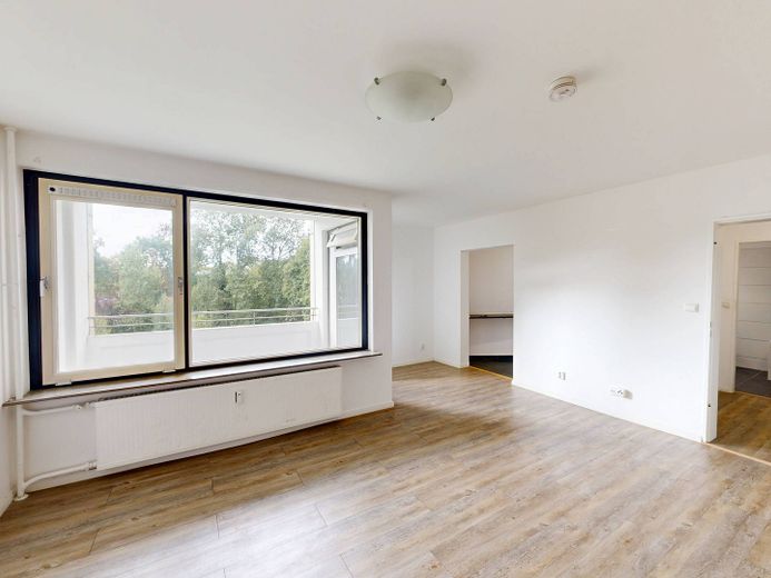 Appartement lumineux de 2 pièces avec BALCON et CUISINE ÉQUIPÉE – Ansicht I: Wohn- und Esszimmer