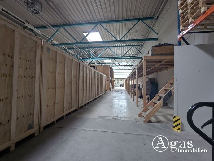 Büro mit Lagerhalle in verkehrsgünstiger Lage – Lagerhalle