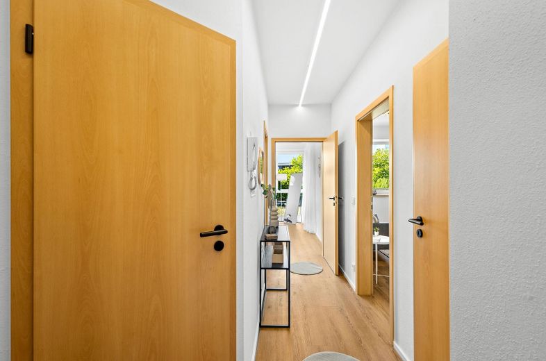 Emménagez et sentez-vous chez vous - Appartement moderne de 2 pièces, libre immédiatement – Heller Eingangsbereich
