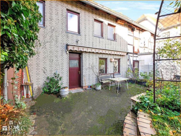Rückansicht mit Terrasse