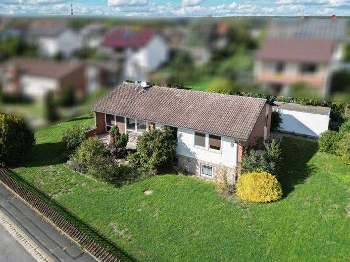 Renovar, mudarse y sentirse a gusto: casa familiar en una ubicación atractiva cerca de Forchheim – Foto 1