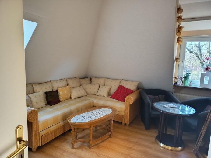 Ruheoase in zentraler Lage in Marl - ein Haus, unzählige Möglichkeiten – Zimmer 1 Dachgeschoss