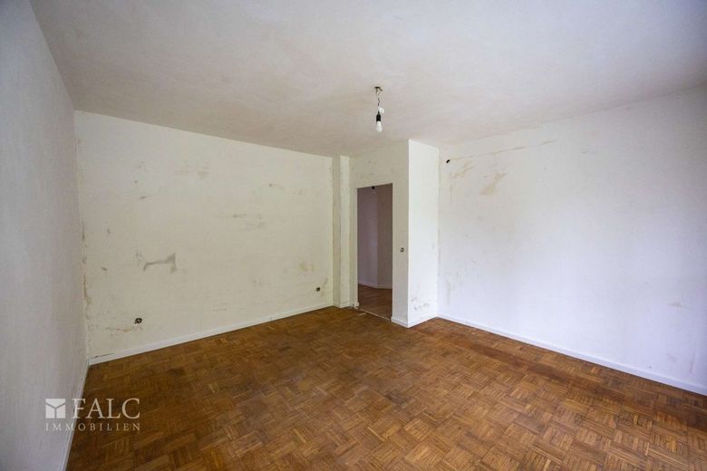 Ihr neues Zuhause nach Maß - 3 Zimmer, Balkon &amp; bereits erneuertes Bad – Wohnzimmer