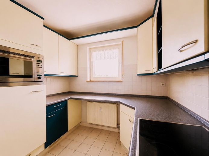 Großzügige 3-Zimmer-Eigentumswohnung mit Loggia und zwei Tiefgaragenstellplätzen – (Einbau)Küche
