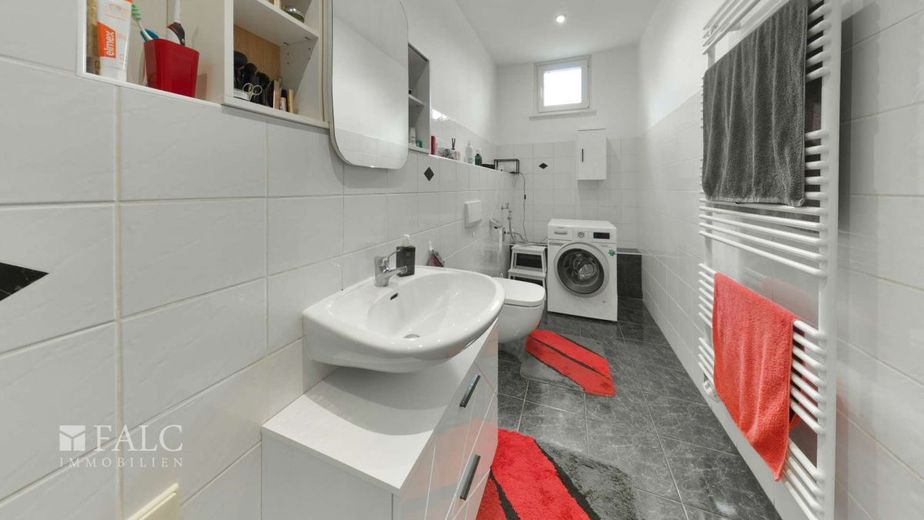 Ihre Gelegenheit: Großzügiges Wohnen im Grünen! – Badezimmer