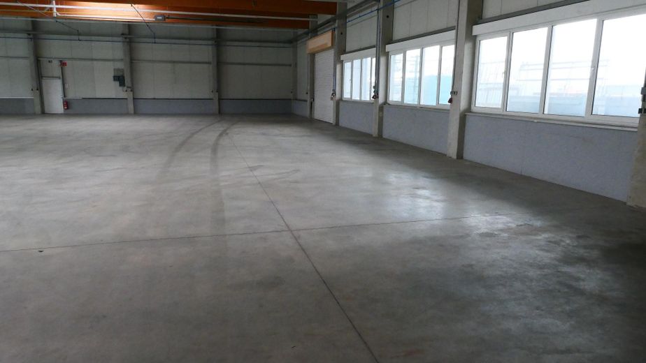 Halle mit Ausstellungs- Verkaufs- Lager- Büros und Nebenräumen, Aufteilung evtl. in 3 Teilbereiche. – Foto 17
