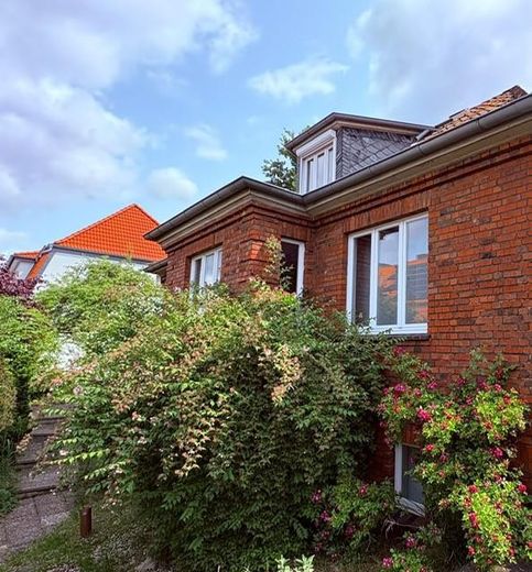 PROVISIONSFREI: Charmantes EFH in zentraler, ruhiger Anliegerstraße – Zugang
