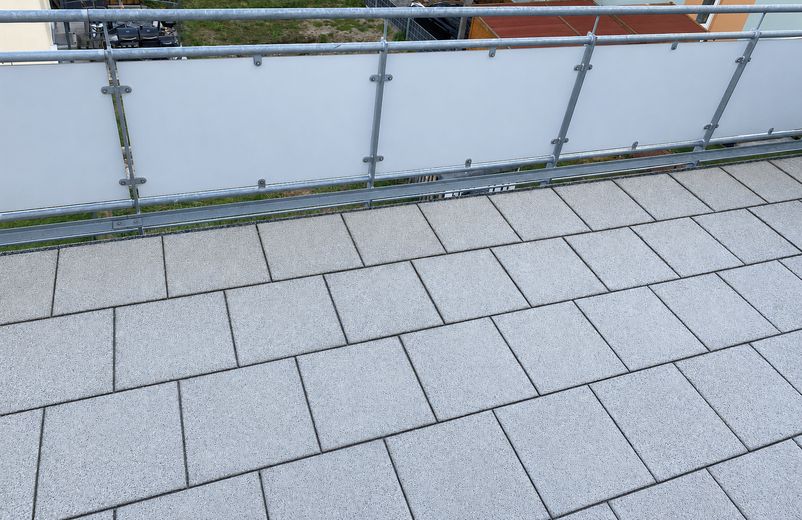 Bez prowizji: Nowoczesny środkowy dom szeregowy (rok budowy 2019) o powierzchni 163 m², z ogrodem, studiem i tarasem na dachu – Balkon im DG