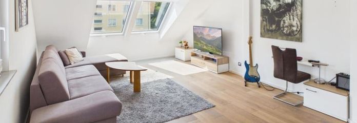 Moderne 2,5-Zimmer-Dachgeschosswohnung mit Stellplatz in Eil