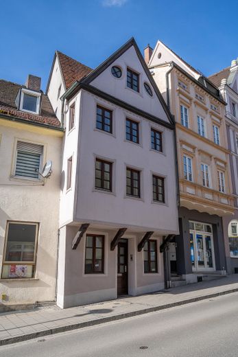 Loftartiges Stadthaus in der Altstadt – 125 m² auf 4 Ebenen, offen, 2 Bäder, EBK, Klimaanlage – Aussenansicht