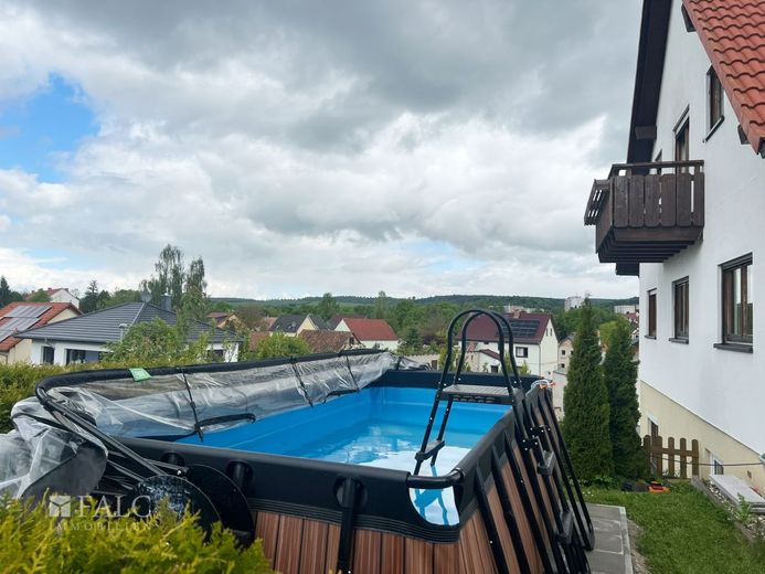 Großes Haus mit Einliegerwohnung – Pool