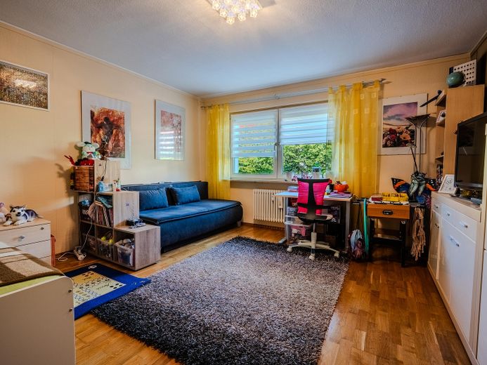 104 m² Wohnkomfort in ruhiger Lage – 3 Zimmer, Balkon & Stellplatz – Büro-/Kinderzimmer