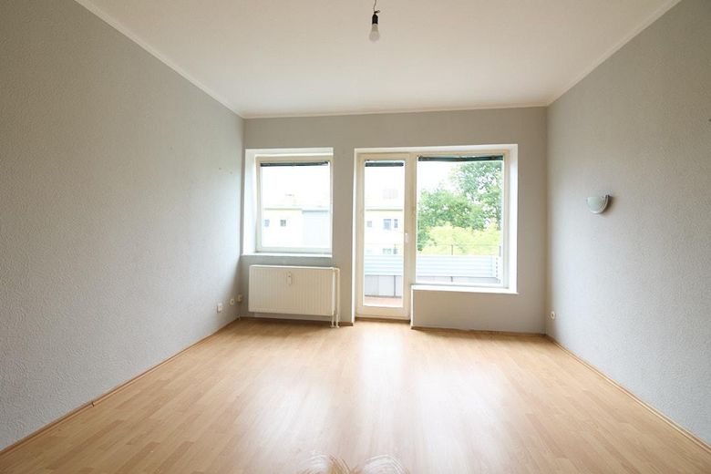 Piso de 3 habitaciones con balcón en buena ubicación, Berlín Norte-Charlottenburg, directamente del propietario – Zimmer 1