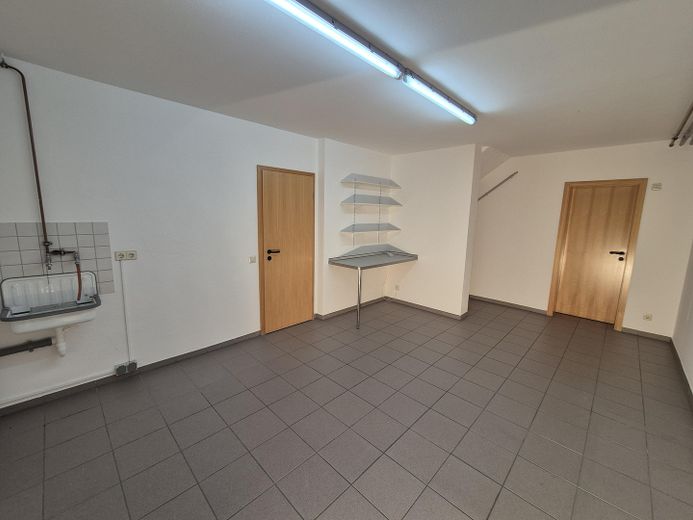 Frankfurt-South, in Dietzenbach-Steinberg, very nice house with large garden, garage, fitted kitchen and sauna. – 17_Hauswirtschaftsraum im UG