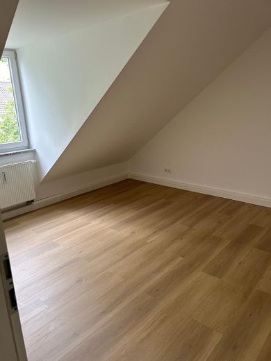 Odnowione 3-pokojowe mieszkanie na poddaszu (odpowiednie dla wspólnego mieszkania) – Schlafzimmer 2