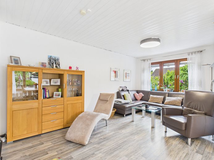 Helle Doppelhaushälfte mit Wintergarten und Einliegerwohnung in familienfreundlicher Lage – Foto 7