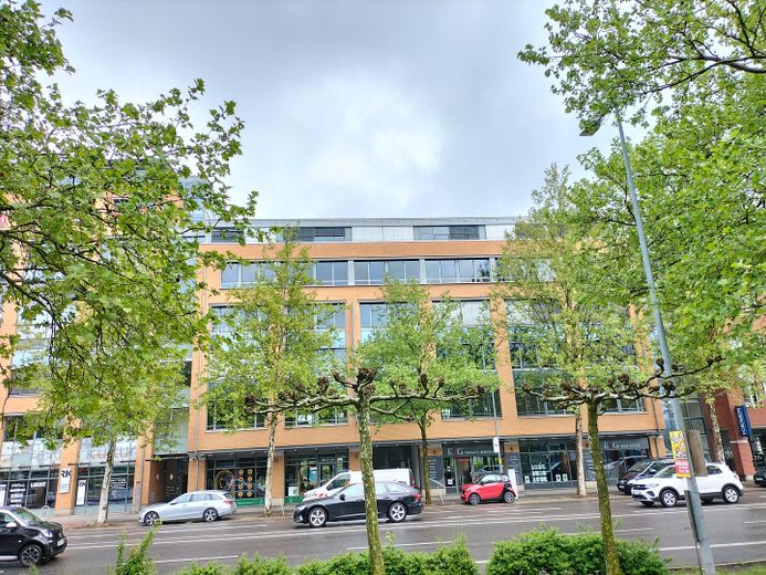 Emplacement idéal pour votre entreprise : local commercial au cœur de Böblingen – Photo 2