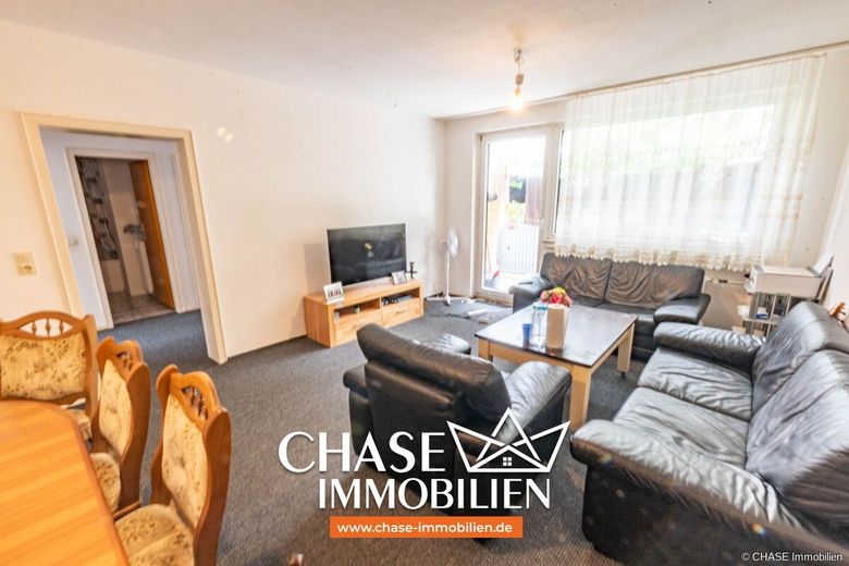 Helle 5-Zimmer-Eigentumswohnung im 1. OG - Wohnen oder Vermieten in Hameln/Hastenbeck! – Wohnzimmer mit Balkon