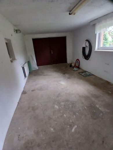 Garage (UG)