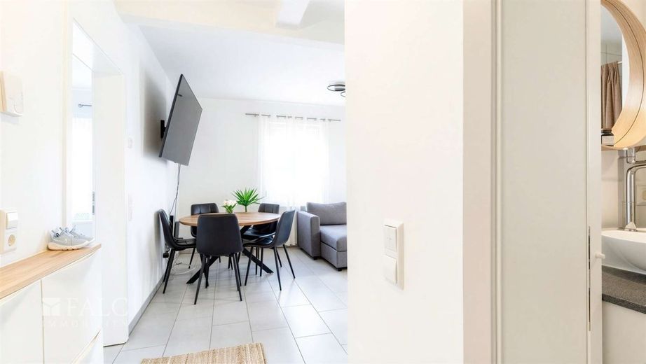 KFW 115 - Kernsaniertes Mehrfamilienhaus mit 7 Wohneinheiten in Stuttgart-Bad Cannstatt – Flur