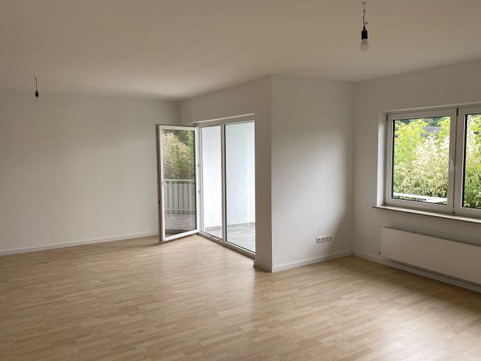 Wunderschöne 4,5-Zimmer-Maisonette-Wohnung in allerbester Lage von Rödermark OR – 1OG Wohn-/Esszimmer