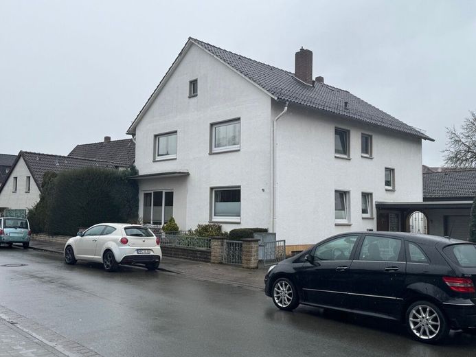2 Häuser auf einem Grundstück: Das Einfamilienhaus ist bald verfügbar und das Zweifamilienhaus ist sicher vermietet! – Ansicht Zweifamilienhaus