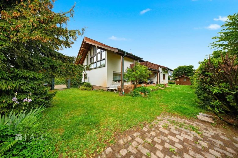 Traumhaus in Traumlage zu verkaufen – Außenansicht Garten