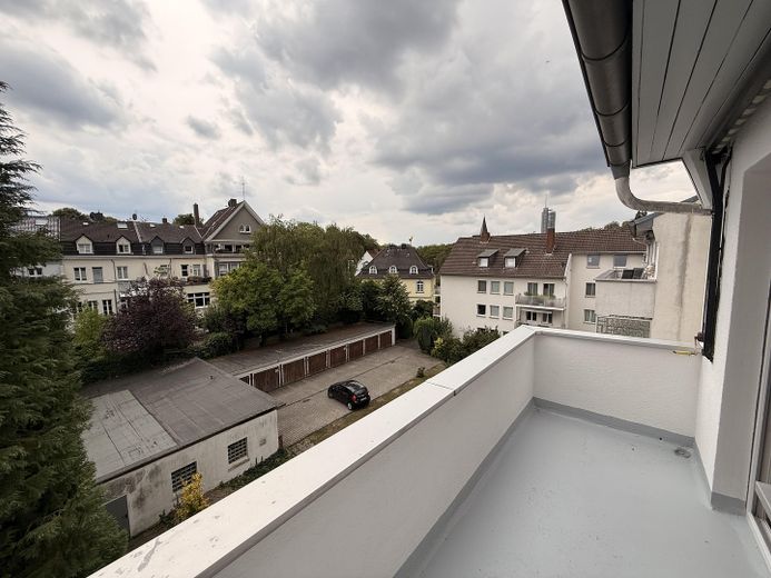 Erstbezug nach Sanierung | Helle 3-Zimmer-Wohnung mit Balkon und zusätzlichem Mansardenraum – Foto 16