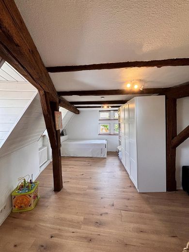 Sensazione di casa nella casa: spazioso maisonette di 6 locali con 147 m² – Foto 8
