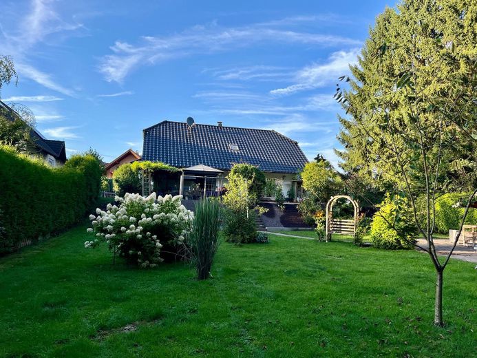 Charmantes Einfamilienhaus in idyllischer Lage von Waldbröl - Rossenbach – Gesamtblick Garten