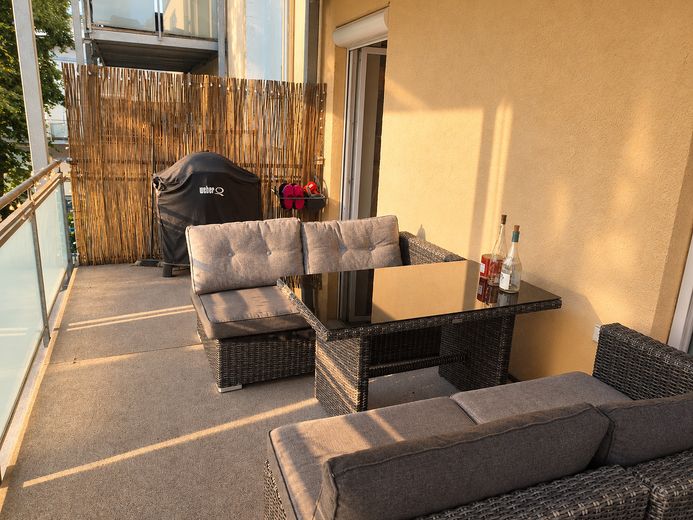 Ehrlich und provisionsfrei:  große 3-4 Zimmer Wohnung mit großzügigem Balkon & Stellplatz – Balkon_1