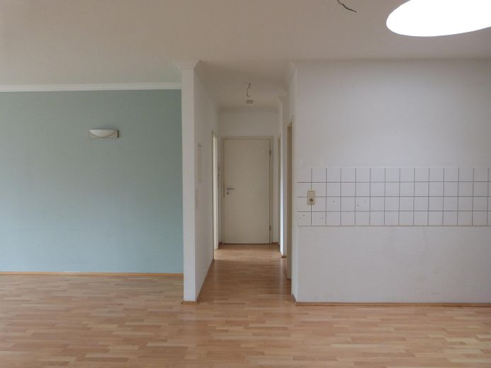 3-Zimmer Wohnung in Neuss befristet für 24 Monate zu vermieten – Flur