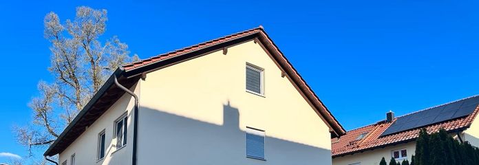 Raumwunder in Bestlage -Stillvolle DHH mit 7 Zimmern & TOP Energieeffizienz A+ – Außenansicht