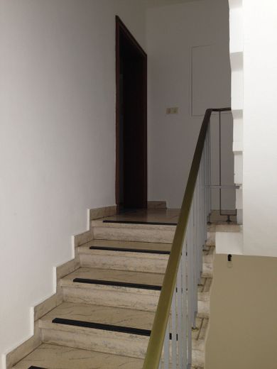 Wohnungseingang links